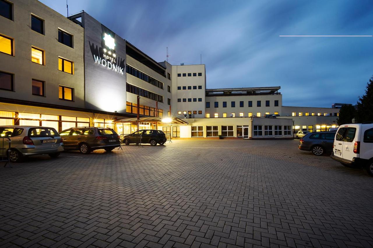 Hotel Wodnik スウォク エクステリア 写真